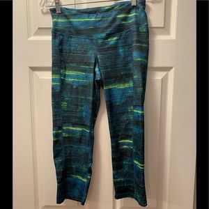 🌟💥 Old Navy cropped horizontal print leggings, Med